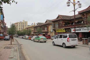 street scene in Ganzi