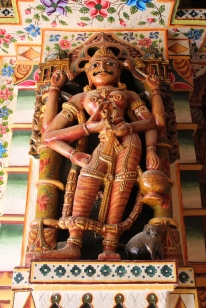 statue inside Bhandasar Temple